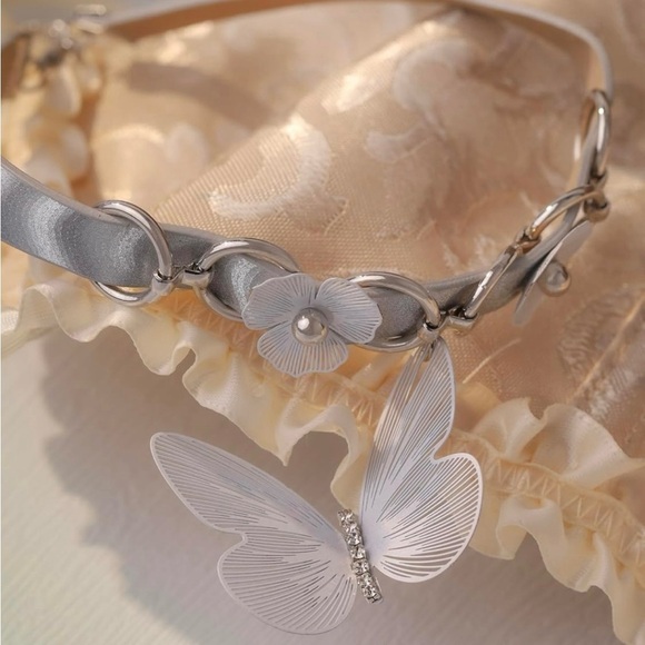 Butterfly choker necklace white and silver fully adjustable 3D butterfly… - Picture 2 of 4